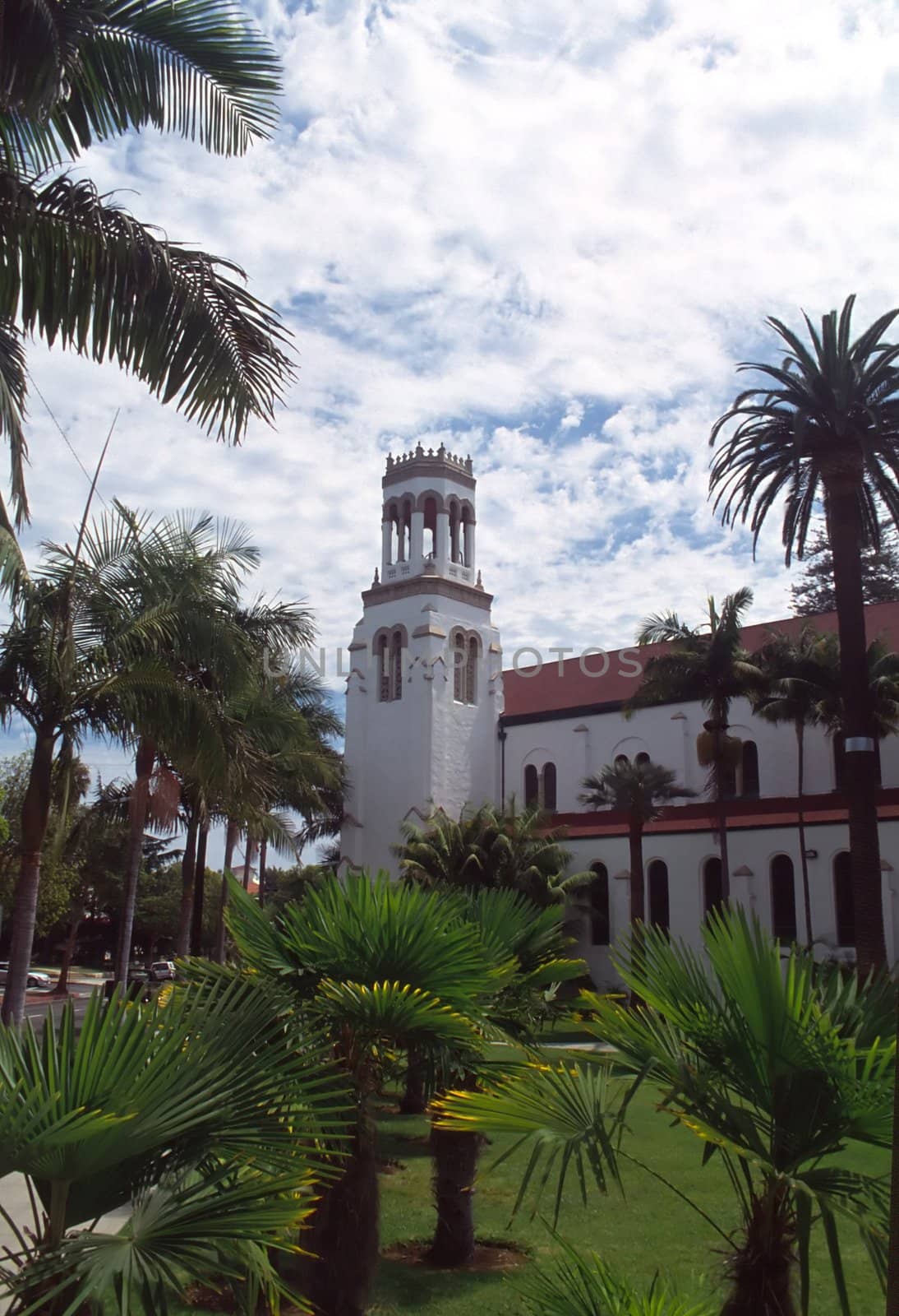 Santa Barbara is located about 90 miles WNW of Los Angeles, along the Pacific coast. This stretch of coast along southern Santa Barbara County is often referred to as the "American Riviera" because of its Mediterranean climate.