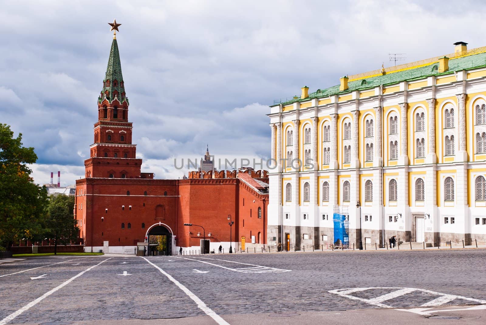 The kremlin in autumn season on a cloudy day
