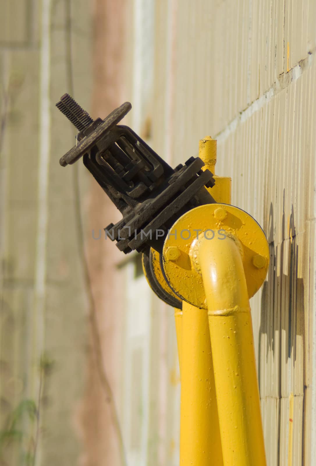 The gas gate, valve and yellow pipes. 