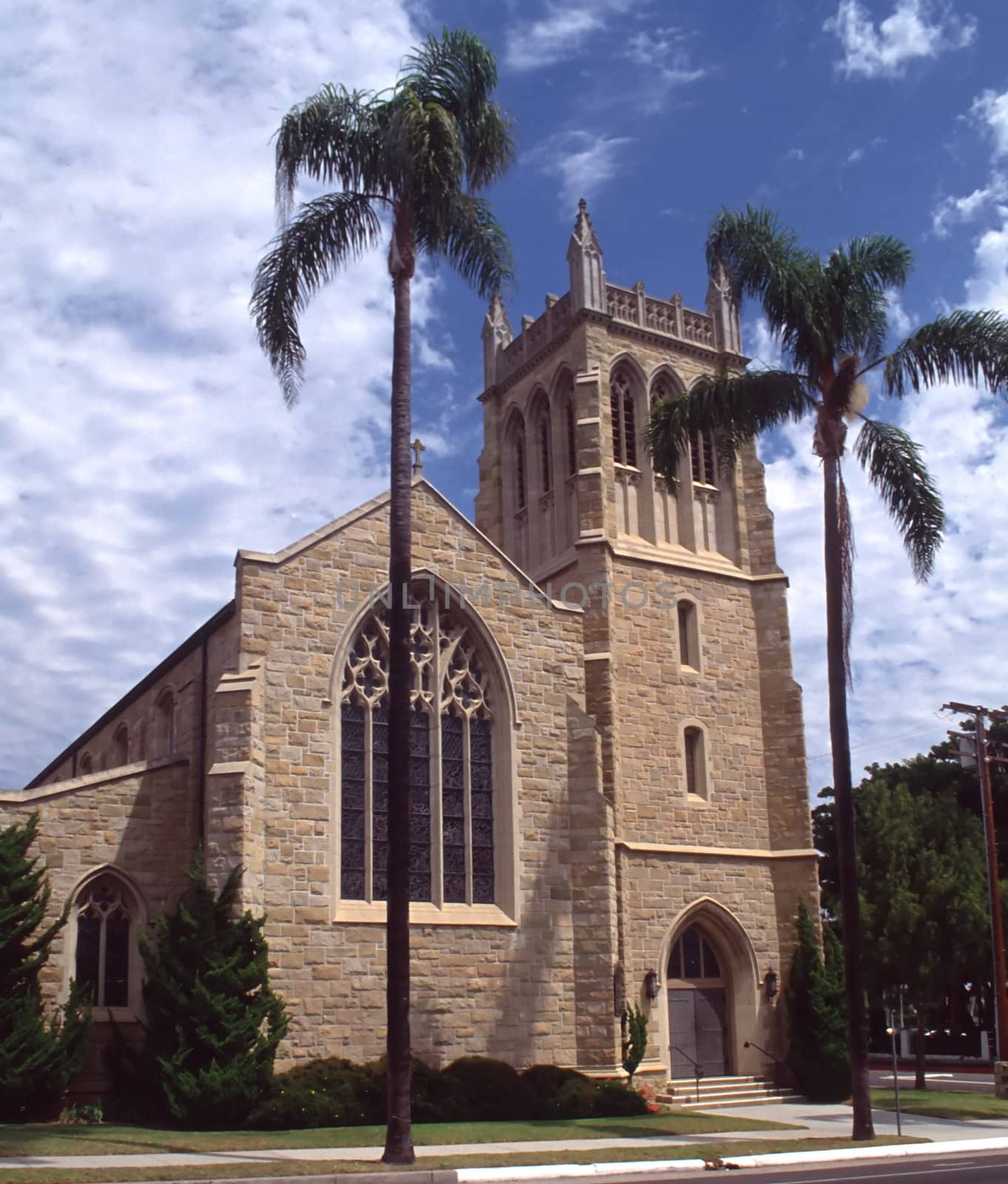 Santa Barbara is located about 90 miles WNW of Los Angeles, along the Pacific coast. This stretch of coast along southern Santa Barbara County is often referred to as the "American Riviera" because of its Mediterranean climate.