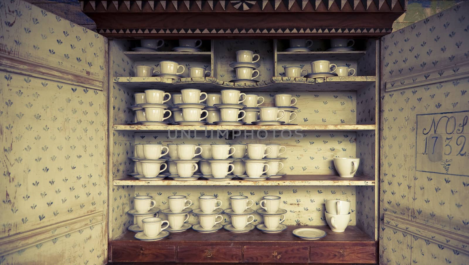 Antique cupboard by ABCDK