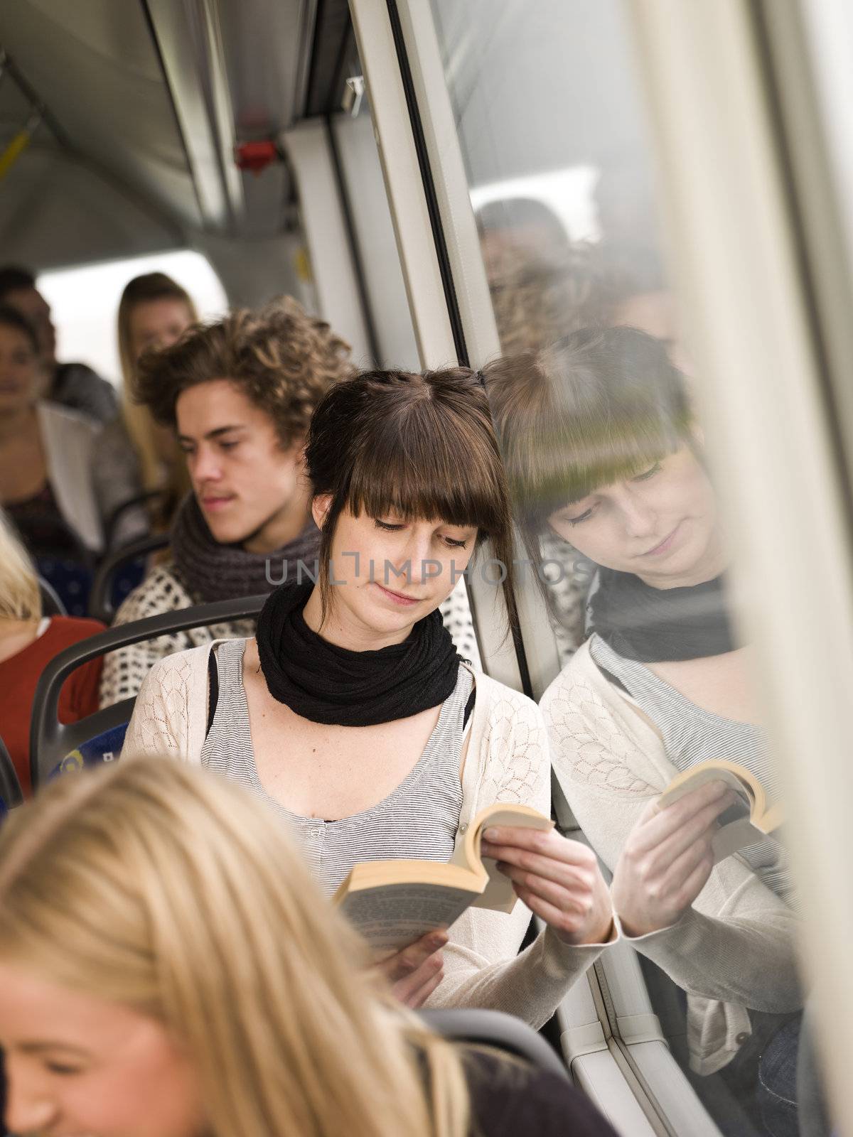 Reading at the bus by gemenacom