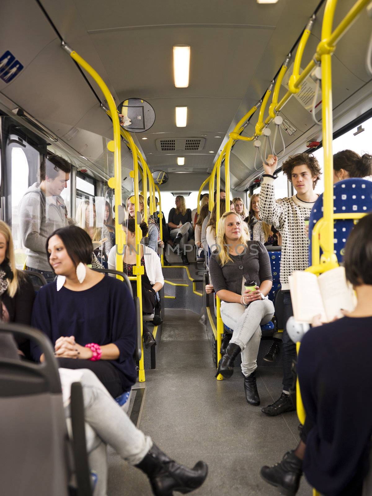 People in a bus by gemenacom