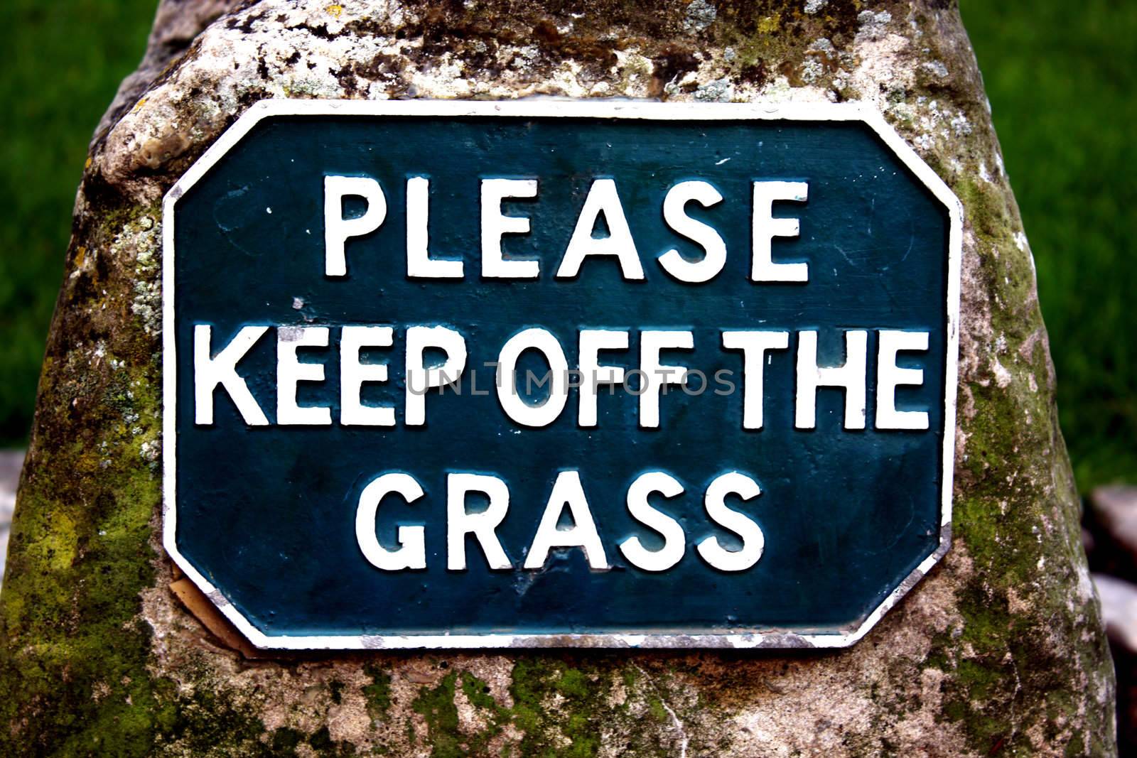 Please Keep Off The Grass by tommroch