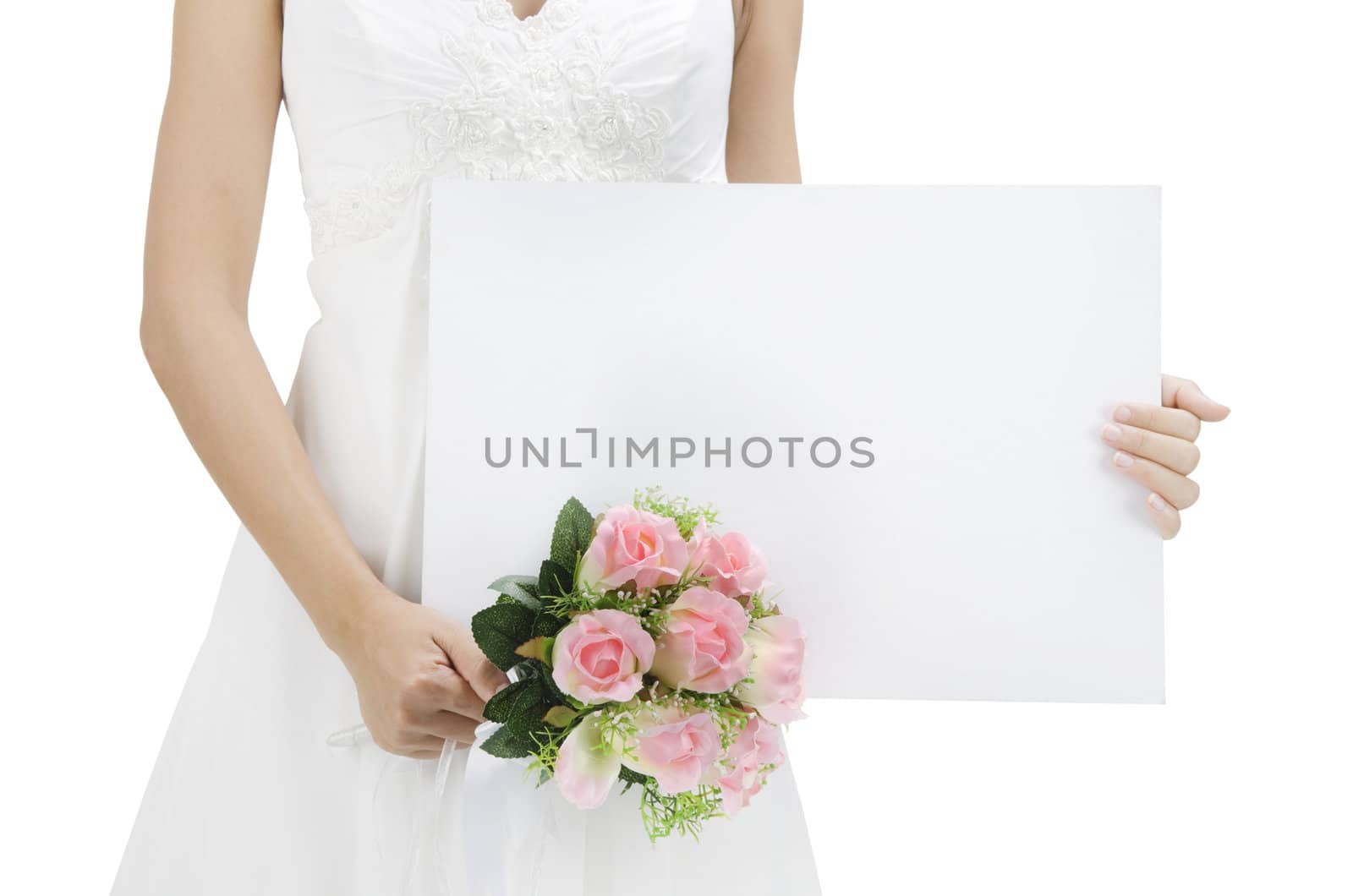 Bride holding a empty white card, ready for text