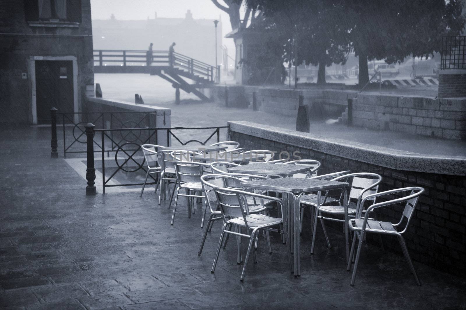 Venice in heavy rain. by ABCDK