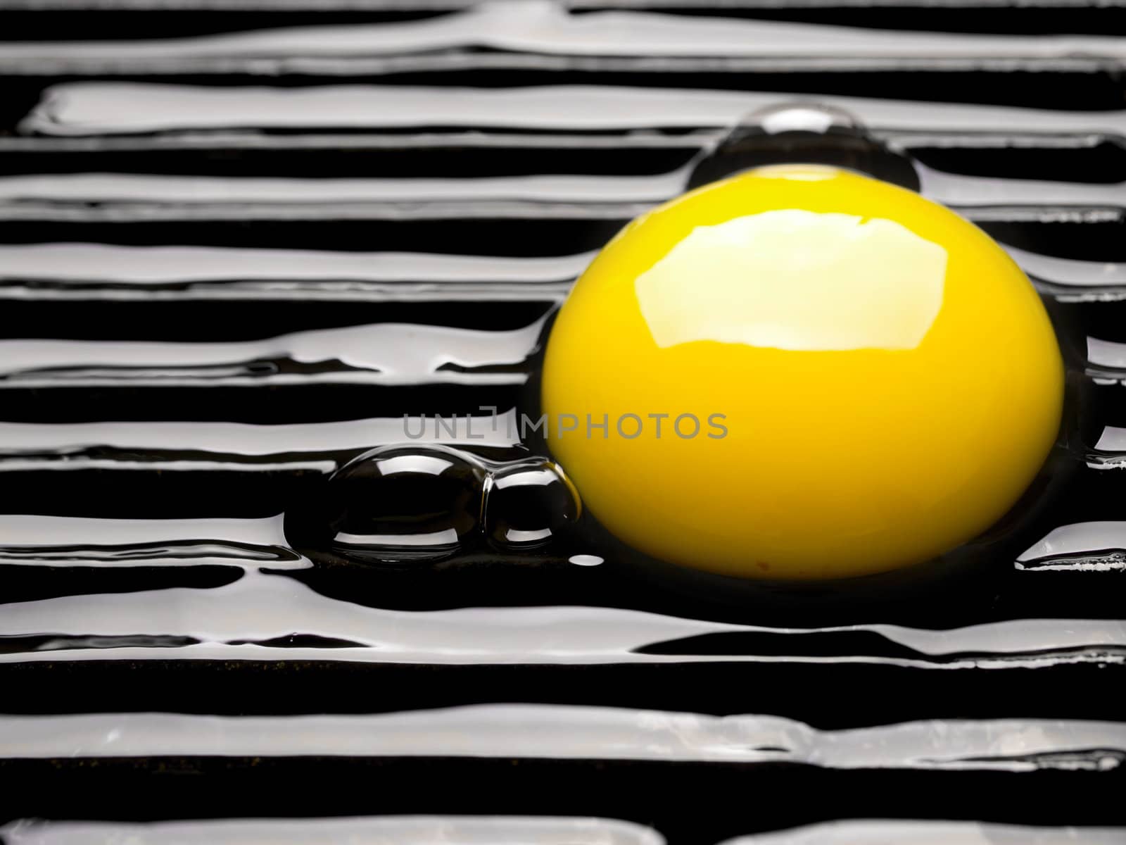 egg on a grill by zkruger