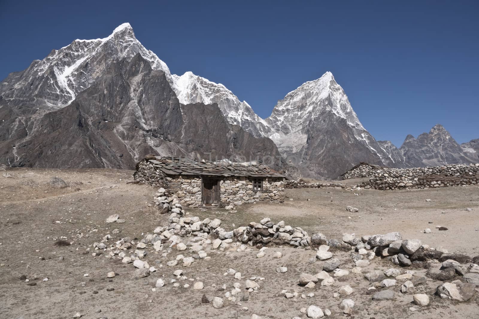 Mountain hut high in the Himalaya mountains around Dingboche (4410 Metres) on the trekking route to Everest Base Camp, Nepal