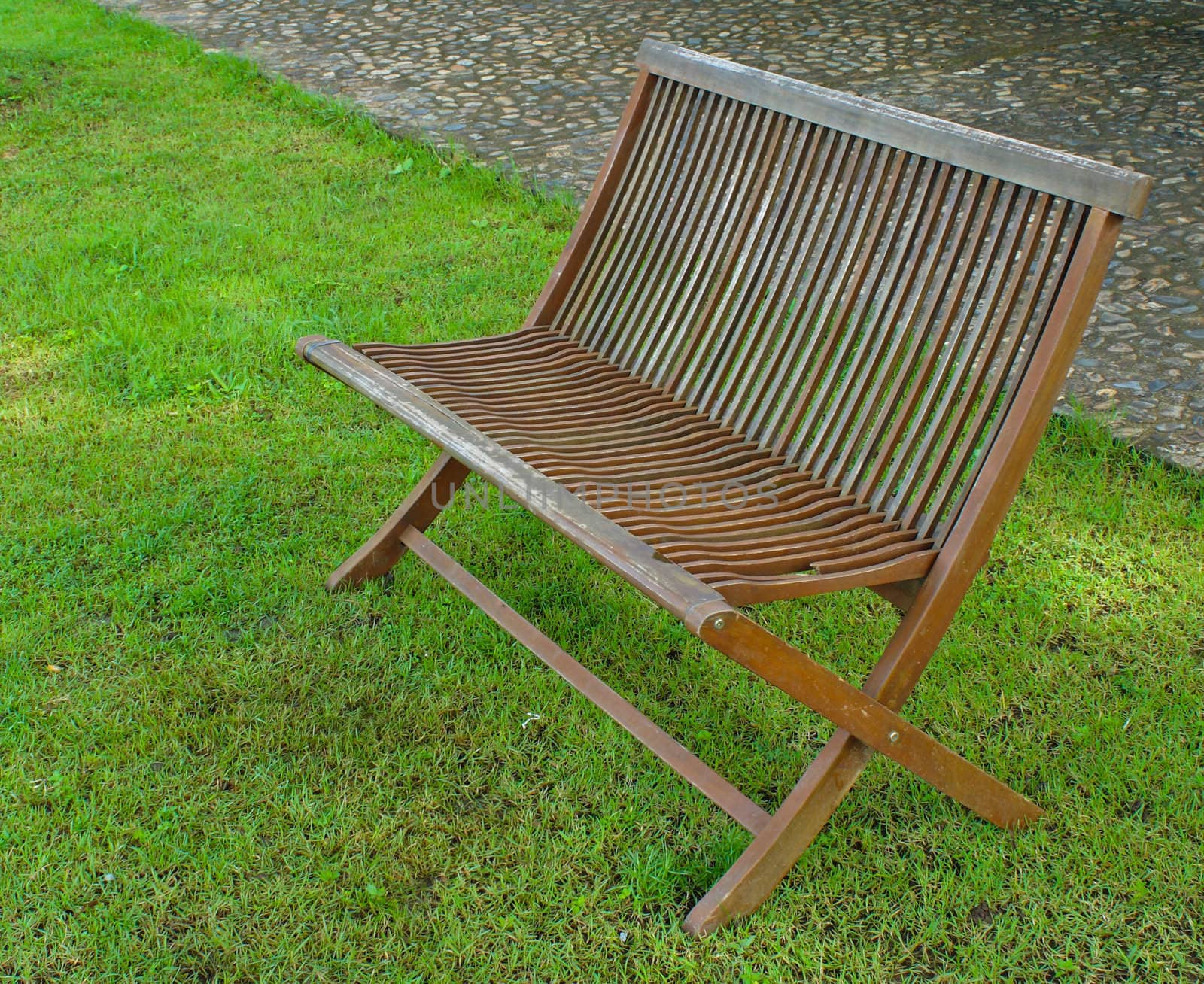 Wood bench in the park