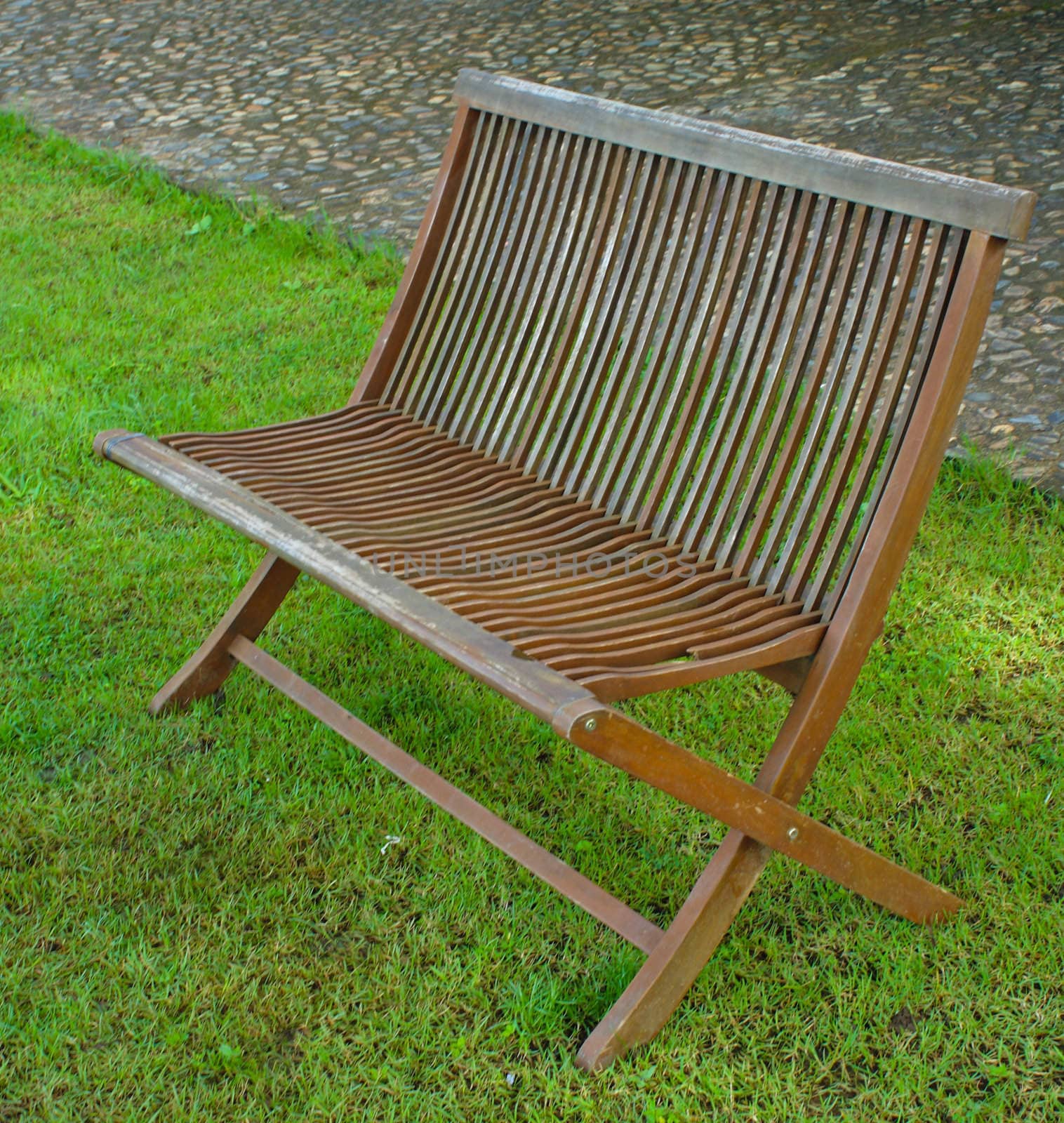 Wood bench in the park