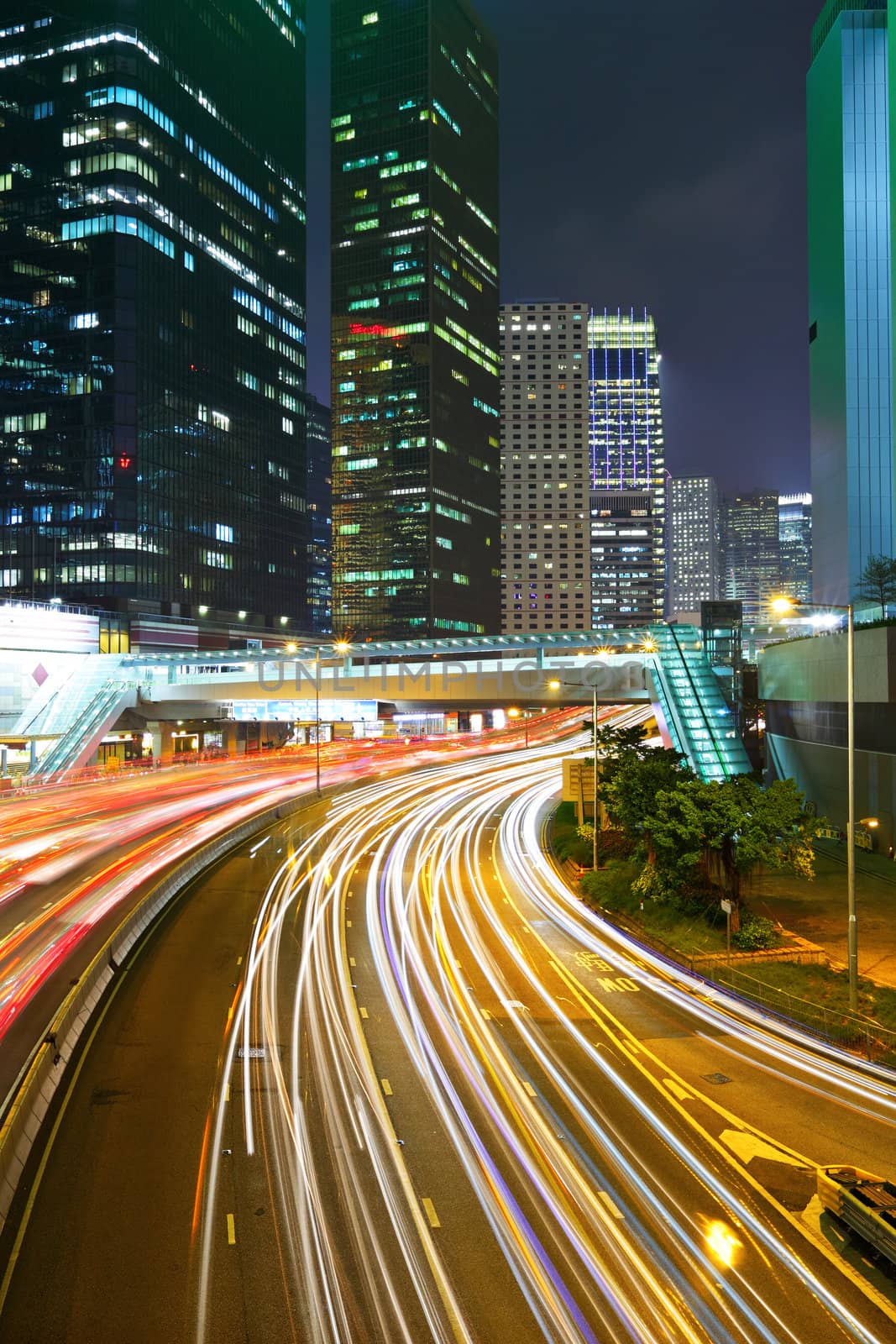 traffic in Hong Kong at night