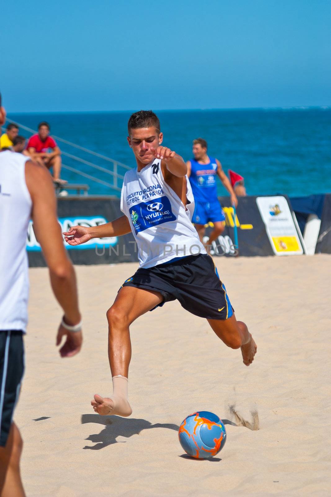 CADIZ, SPAIN -  JUL 22:  Unknown players of unknown team playing the Spanish Championship of Beach Soccer on Jul 22, 2006 on the beach of La Victoria in Cadiz, Spain