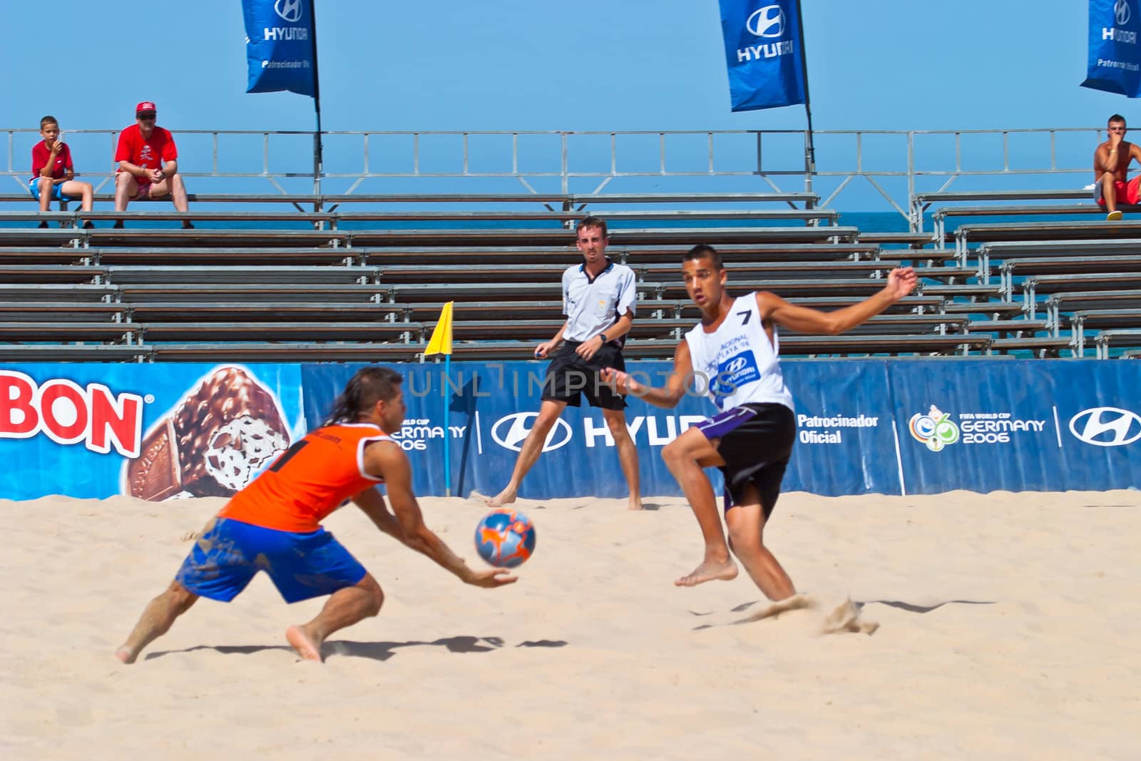 CADIZ, SPAIN -  JUL 22:  Unknown players of unknown team playing the Spanish Championship of Beach Soccer on Jul 22, 2006 on the beach of La Victoria in Cadiz, Spain