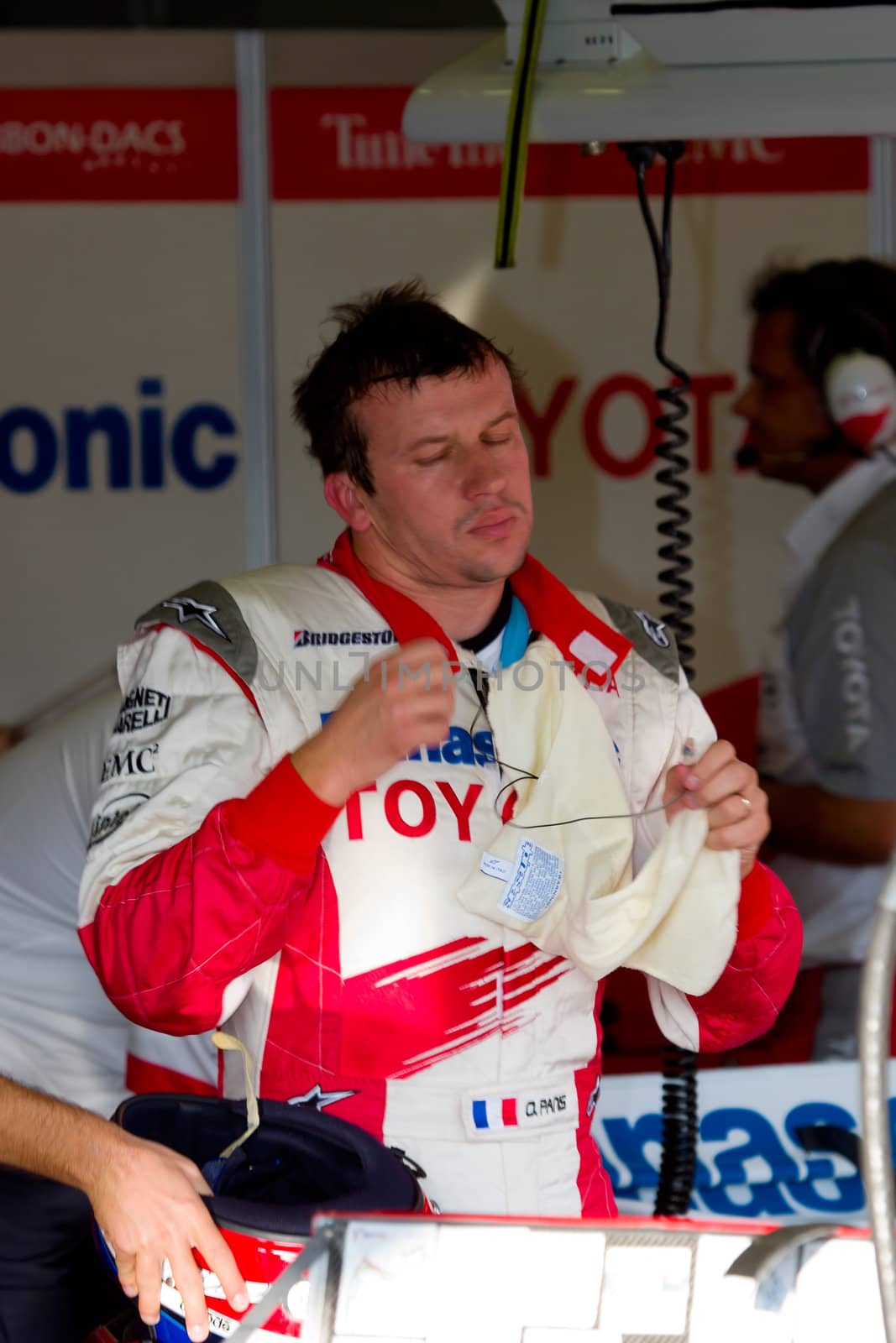 JEREZ DE LA FRONTERA, SPAIN - OCT 11: Ricardo Zonta of Toyota F1 in the pit on training session on October 11 , 2006 in Jerez de la Frontera , Spain