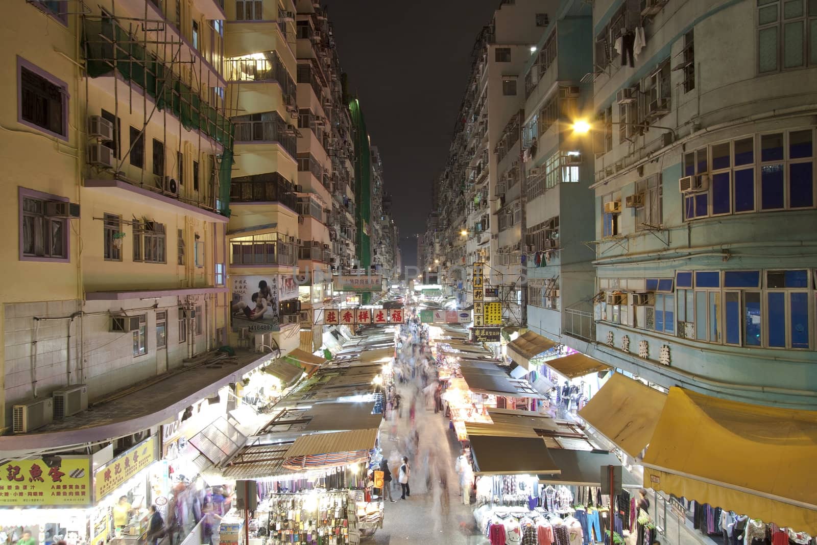 Market in Hong Kong by kawing921