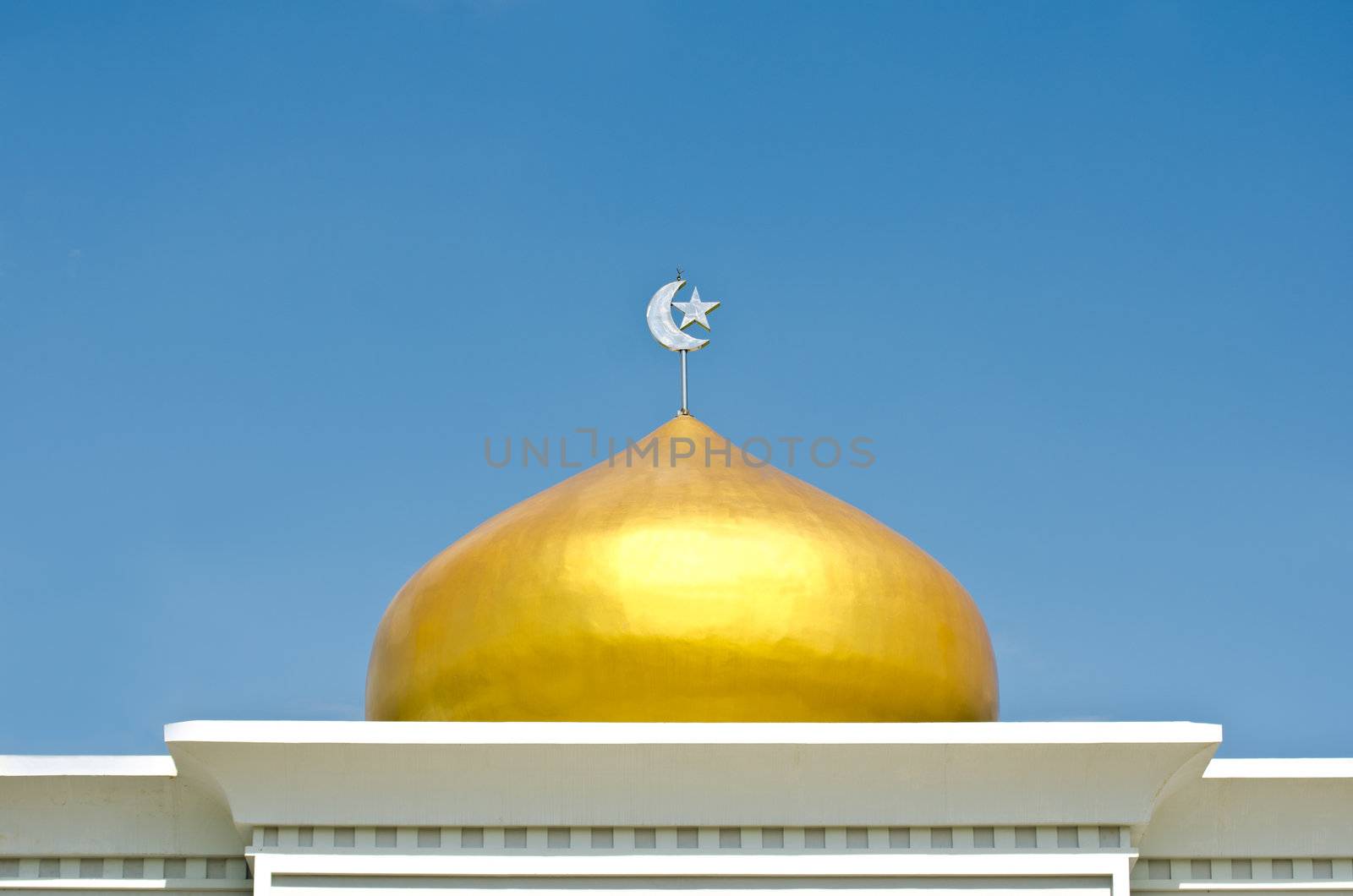 Stars and a month on The golden domes of Islamic symbols.