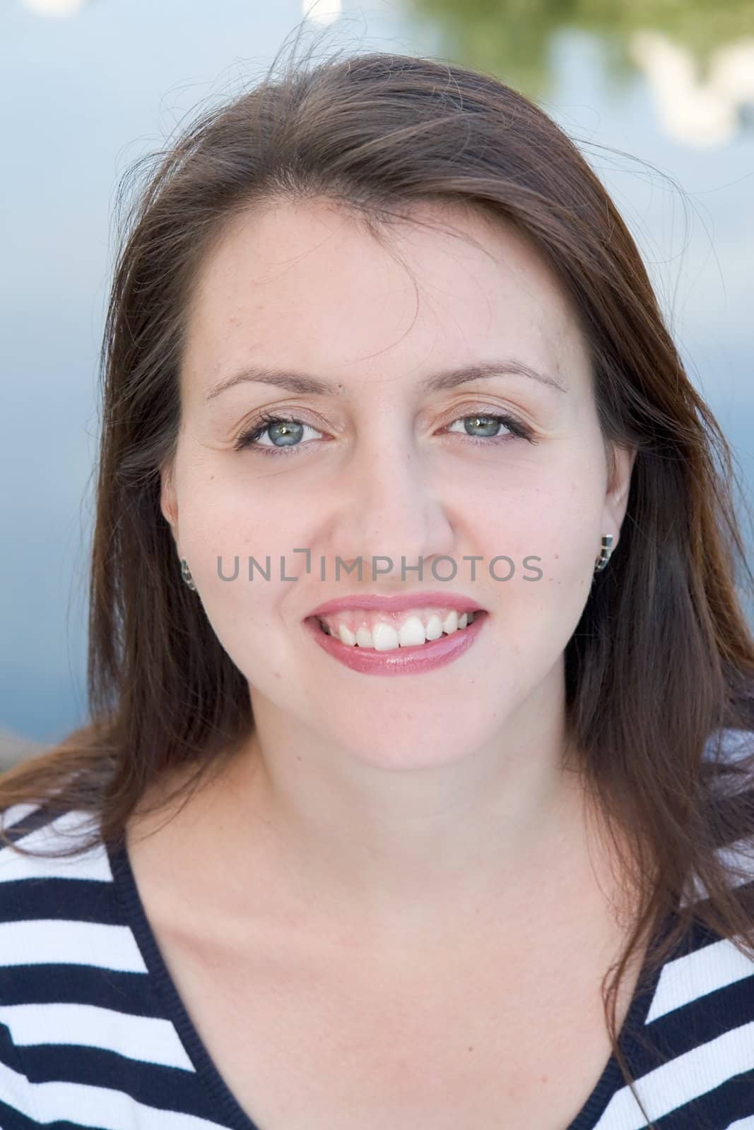 portrait. young woman smiles. outdoor