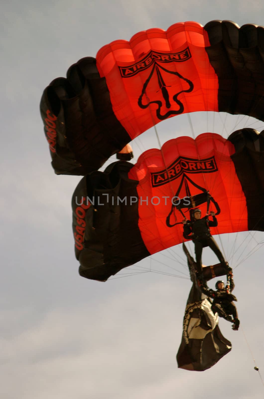 Sky divers in the Oregon Sky