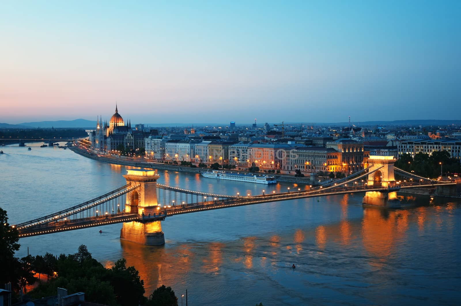 Budapest skyline by night  by fazon1