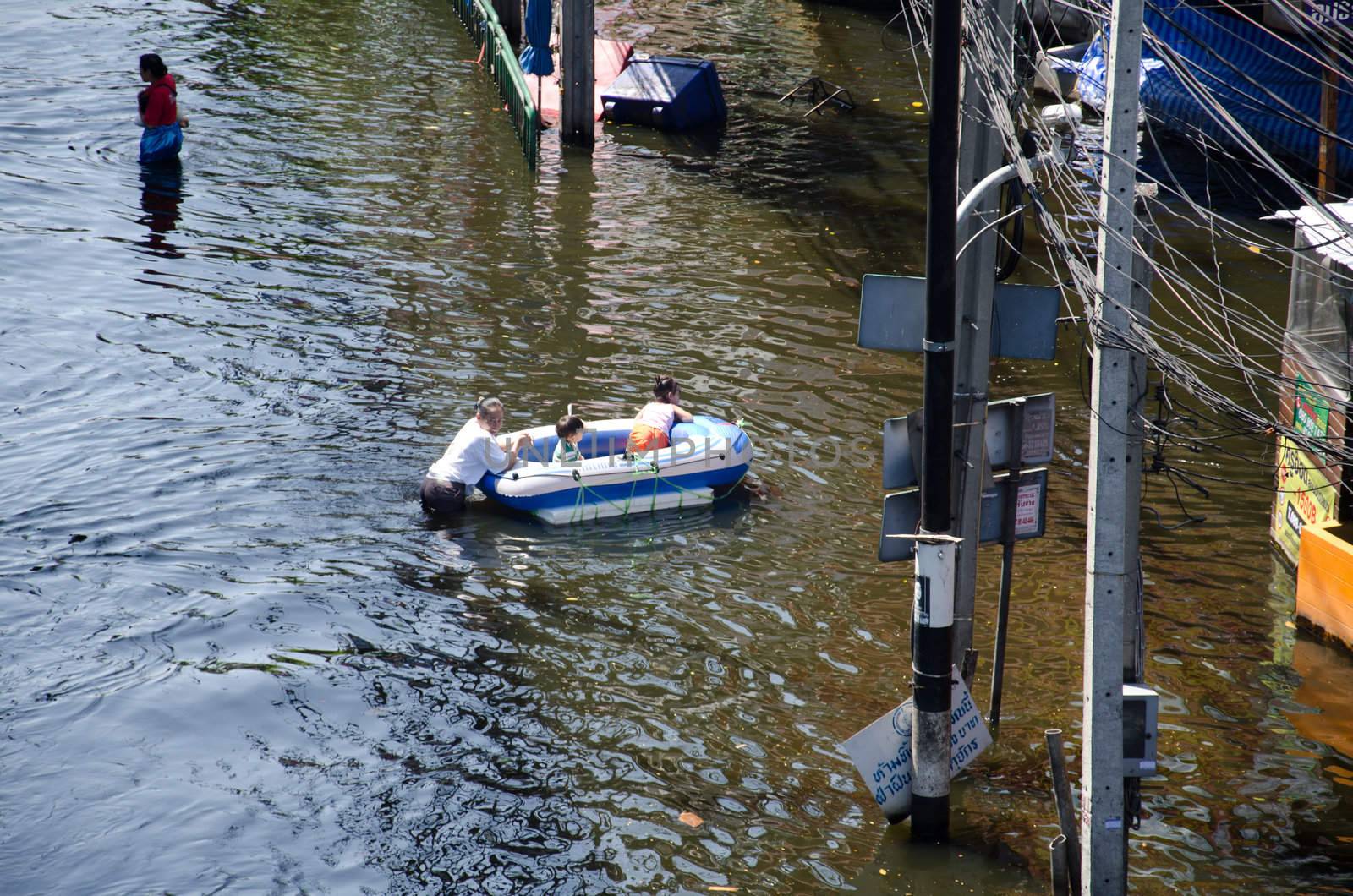 BANGKOK, THAILAND-NOVEMBER 13: Transportation of people in the streets flooded after the heaviest monsoon rain in 50 years in the capital on November 13, 2011 Phahon Yothin Road, bangkok, Thailand.