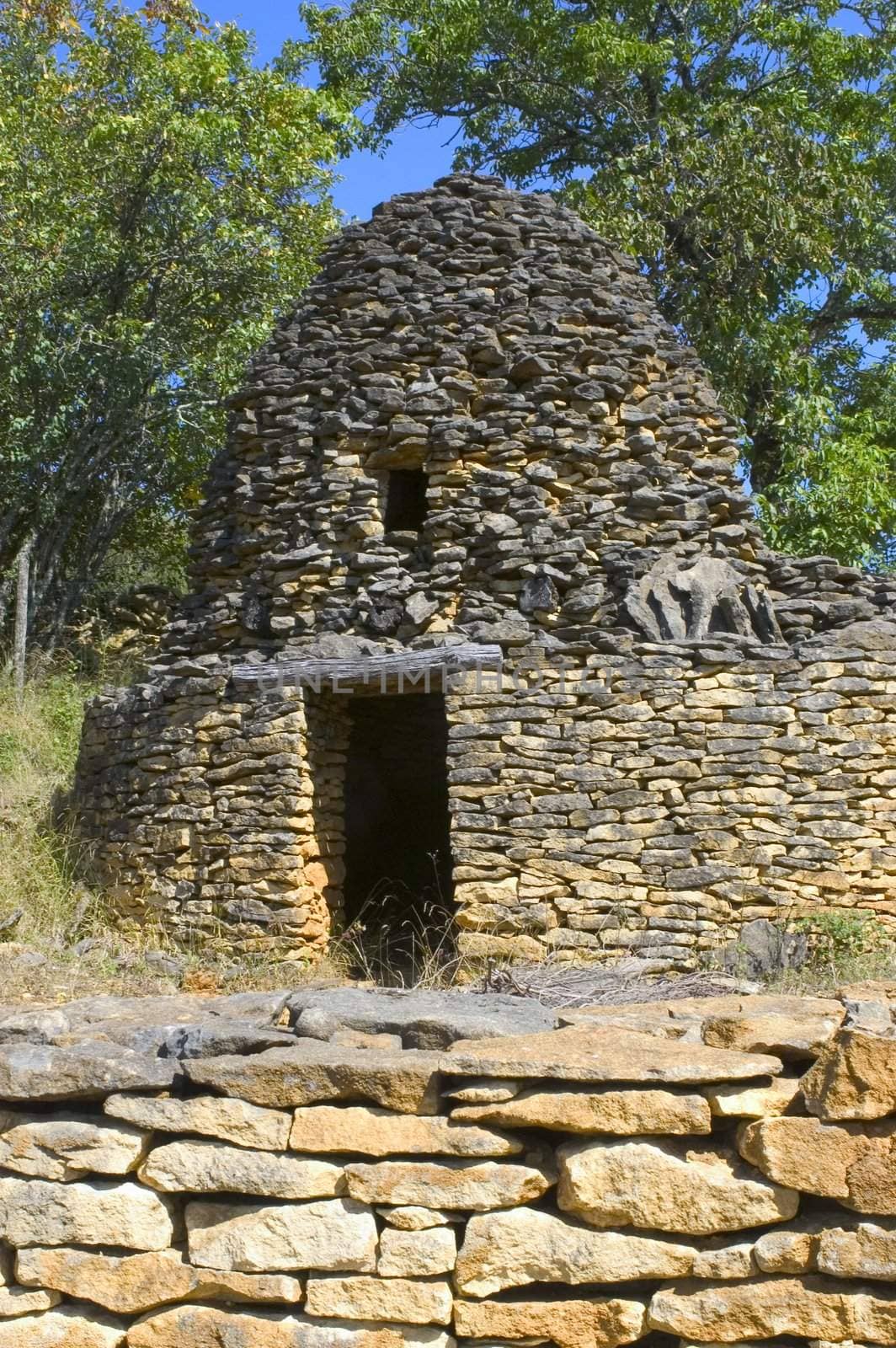 The word borie was introduced into Perigord in the years 1970. The term authentically from P�rigueux is Cabane. Boria� meaning cattle shed to beef animals in langue d'oc, the borie would correspond more to one small smallholding.