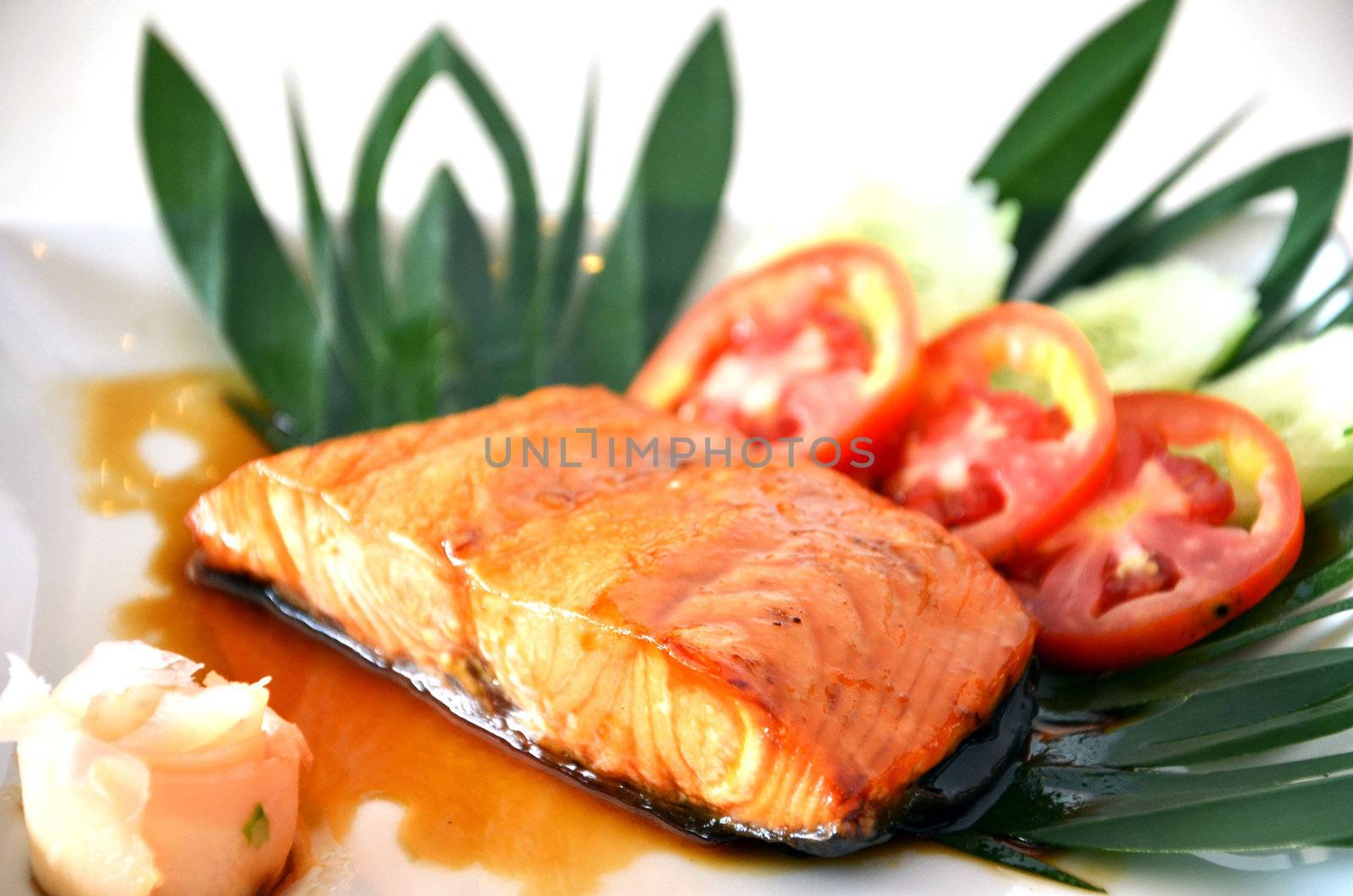  grilled salmon with vegetables