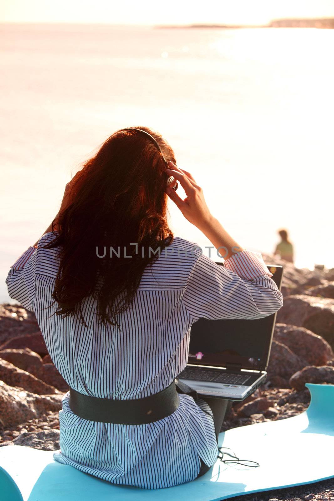 woman with laptop sea background