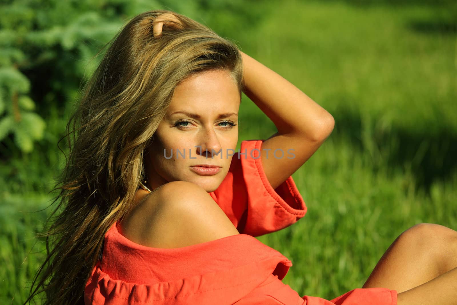 young sommer woman on green grass