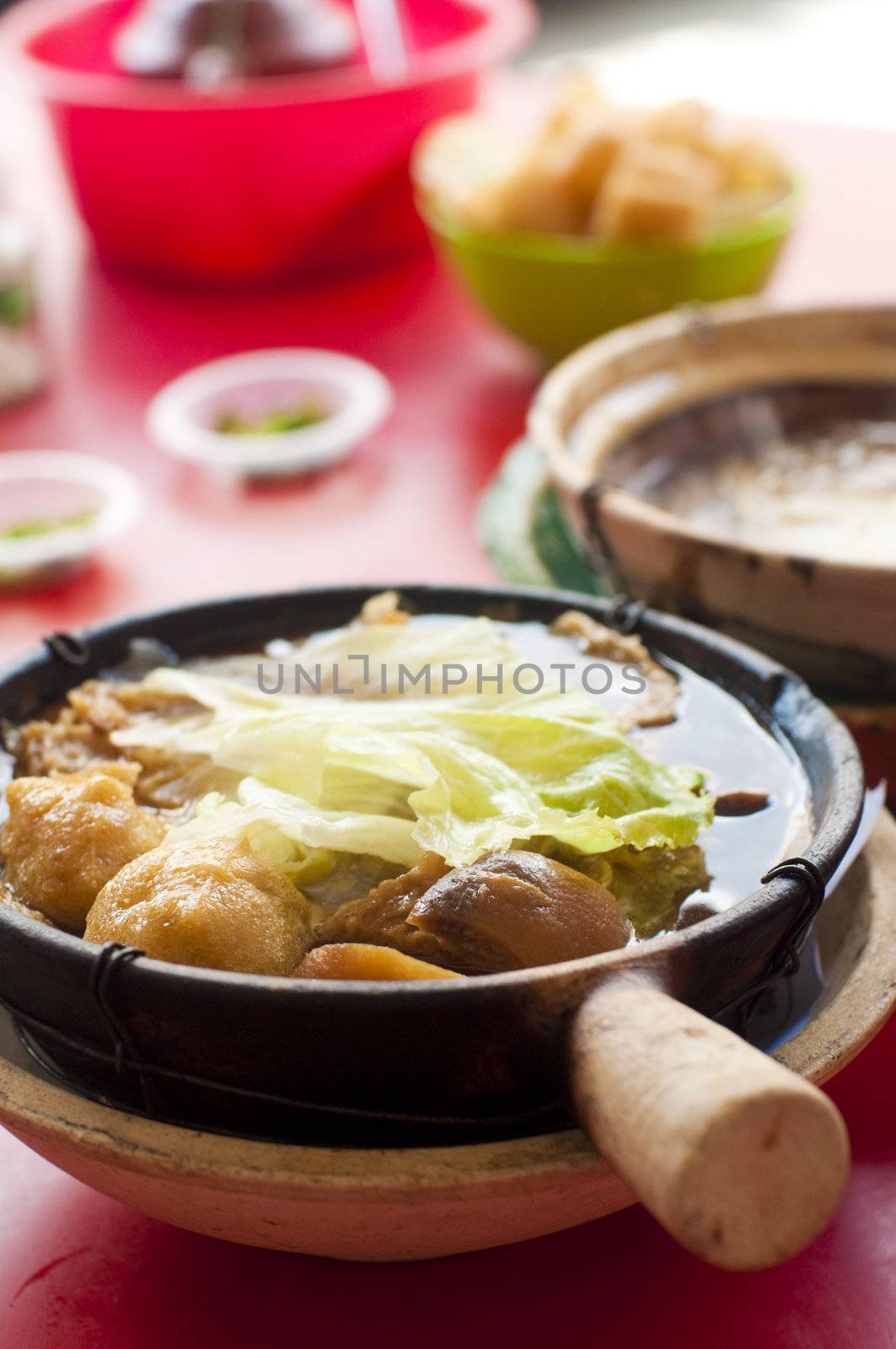 Malaysian stew of pork and herbal soup, Klang ba kut teh.