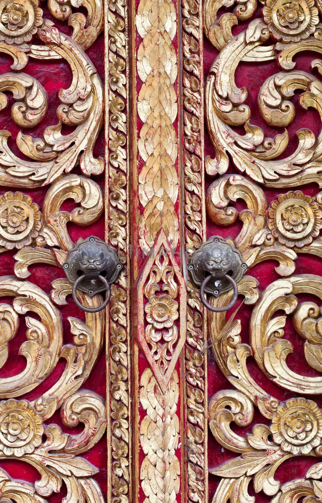 close up Thai carved doors