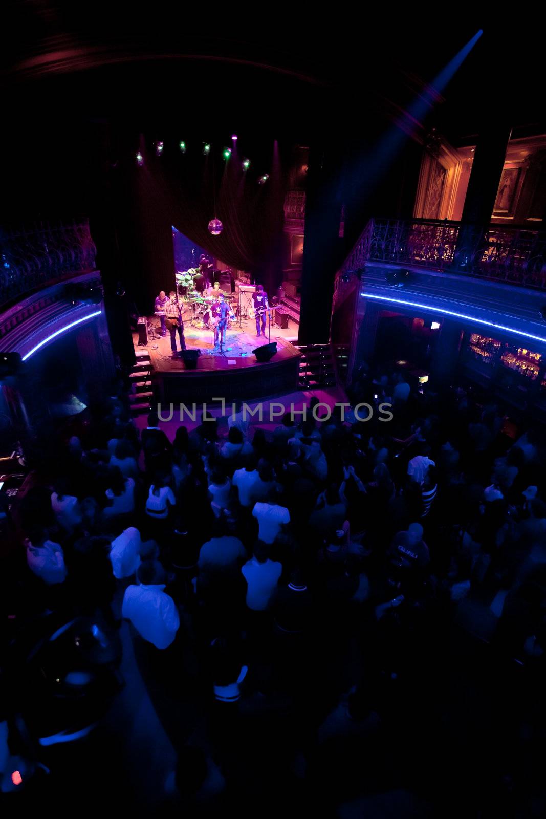 EL PUERTO DE SANTA MARIA, SPAIN - APR 24: Concert of the group of Indie Pop, Champagne on Apr 24, 2009, on the discotheque Mucho Teatro on El Puerto de Santa Maria, Cadiz, Spain