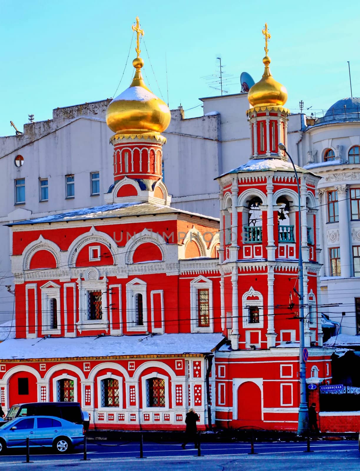 church built in the seventeenth century in the 
heart of Moscow next to the road