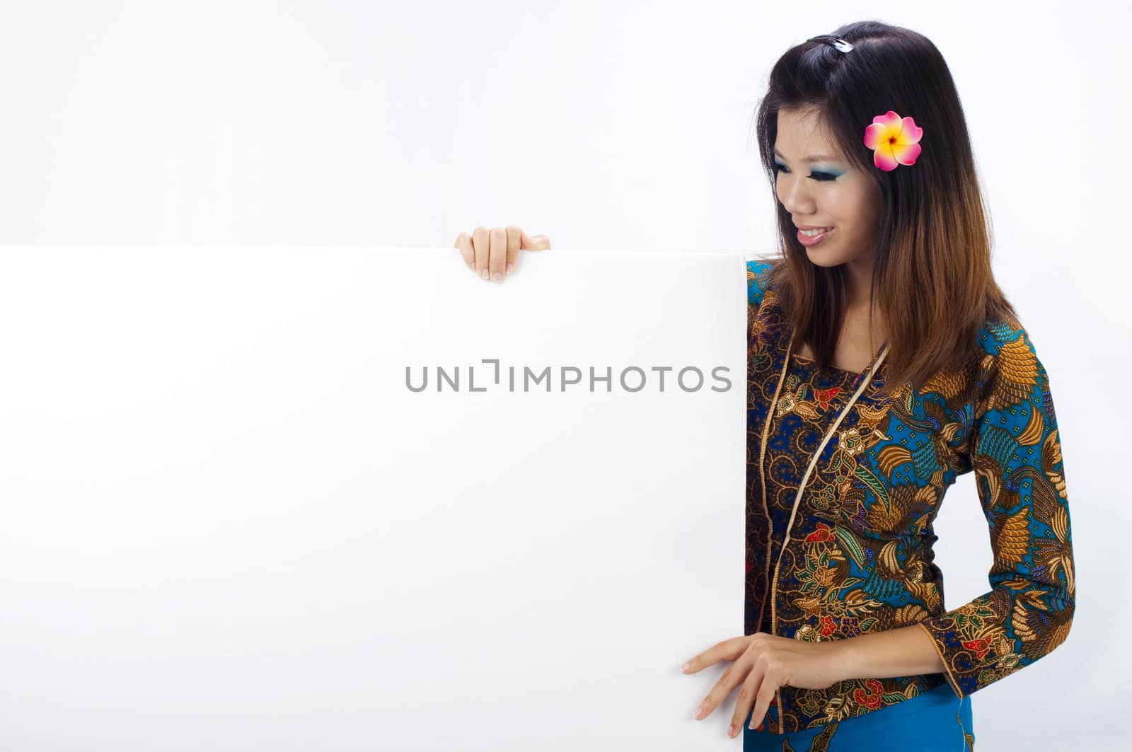 Asian women with Traditional Kebaya holding a blank sign.