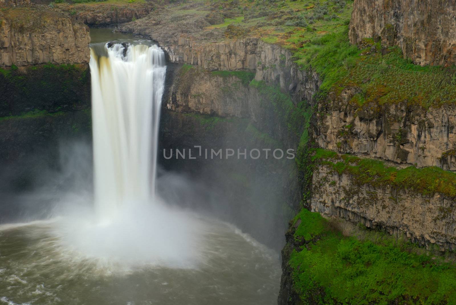 Palouse Falls (198 ft. tall), Palouse Falls State Park, Franklin and Whitman Counties, Washington, USA by CharlesBolin