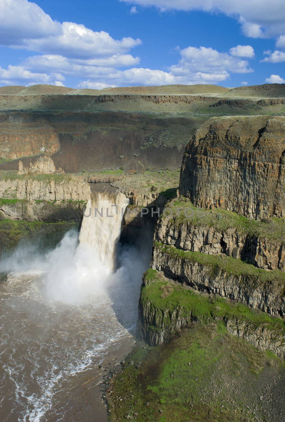 Palouse Falls (198 ft. tall) and fair weather cumulus clouds, Palouse Falls State Park, Franklin and Whitman Counties, Washington, USA
