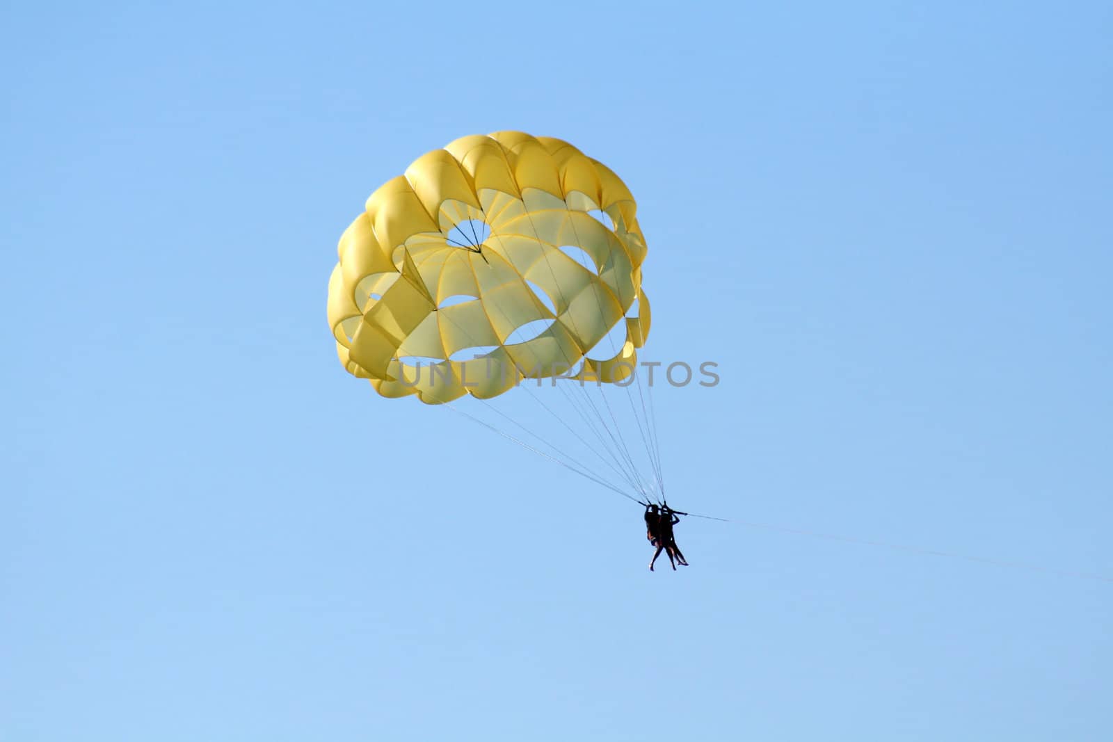 Tandem flight with a parachute over the ocean