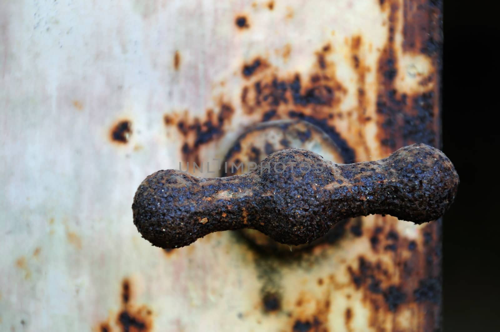 Rusty industrial metal door knob macro. Selective focus.