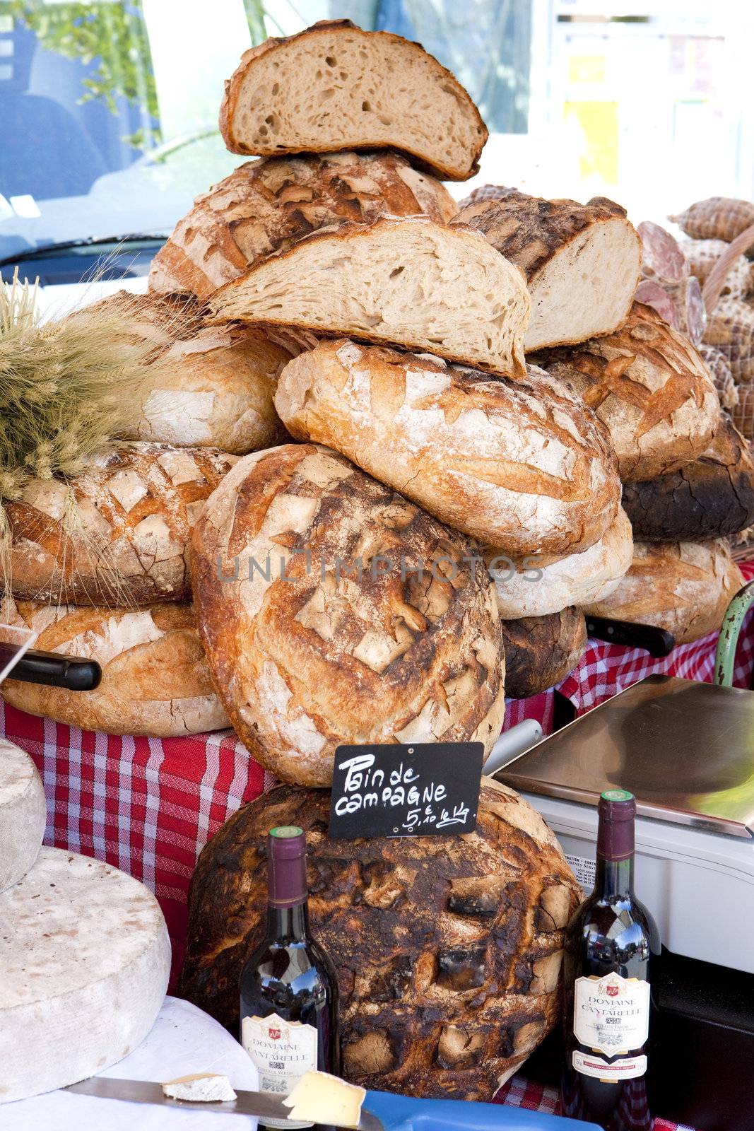 bread, street market in Salles-sur-Verdon, Provence, France