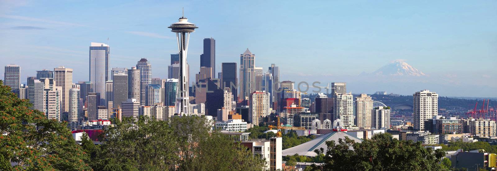 Seattle Washington skyline panorama & Mt. Rainier.