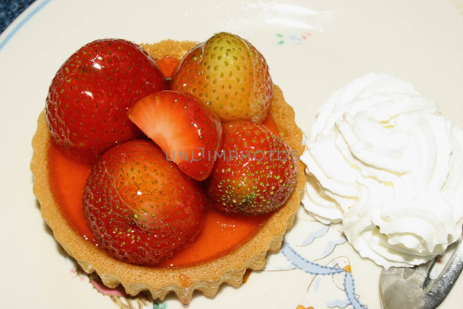 Strawberry tart with whipped cream