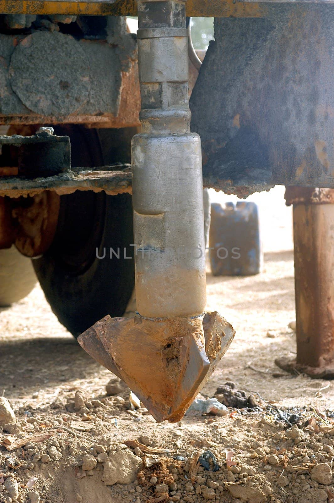 All stages of the drilling of a well in Burkina Faso Faso. Water is with 40 meters of depth and it is necessary to use a truck of drilling. To final manual pump will be assembled so that the well is protected from all pollution outside. A well costs 8000 Euro which are financed by humanitarian associations.