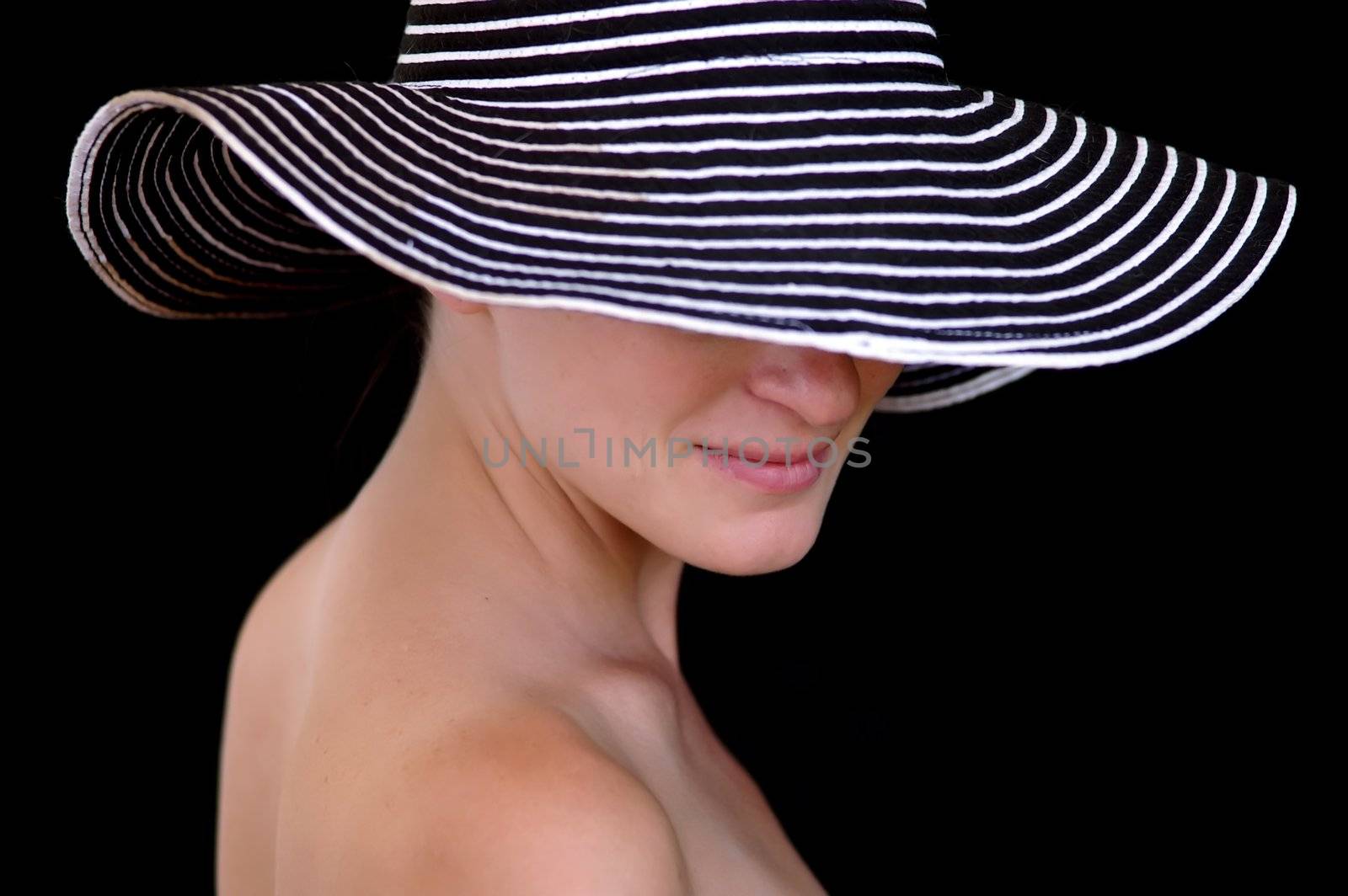 minimalistic portrait of lady with hat