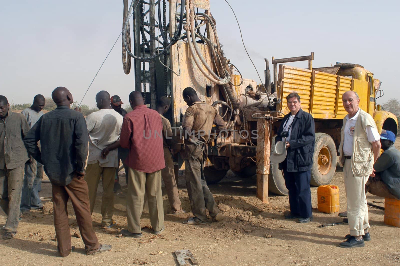 All stages of the drilling of a well in Burkina Faso Faso. Water is with 40 meters of depth and it is necessary to use a truck of drilling. To final manual pump will be assembled so that the well is protected from all pollution outside. A well costs 8000 Euro which are financed by humanitarian associations.