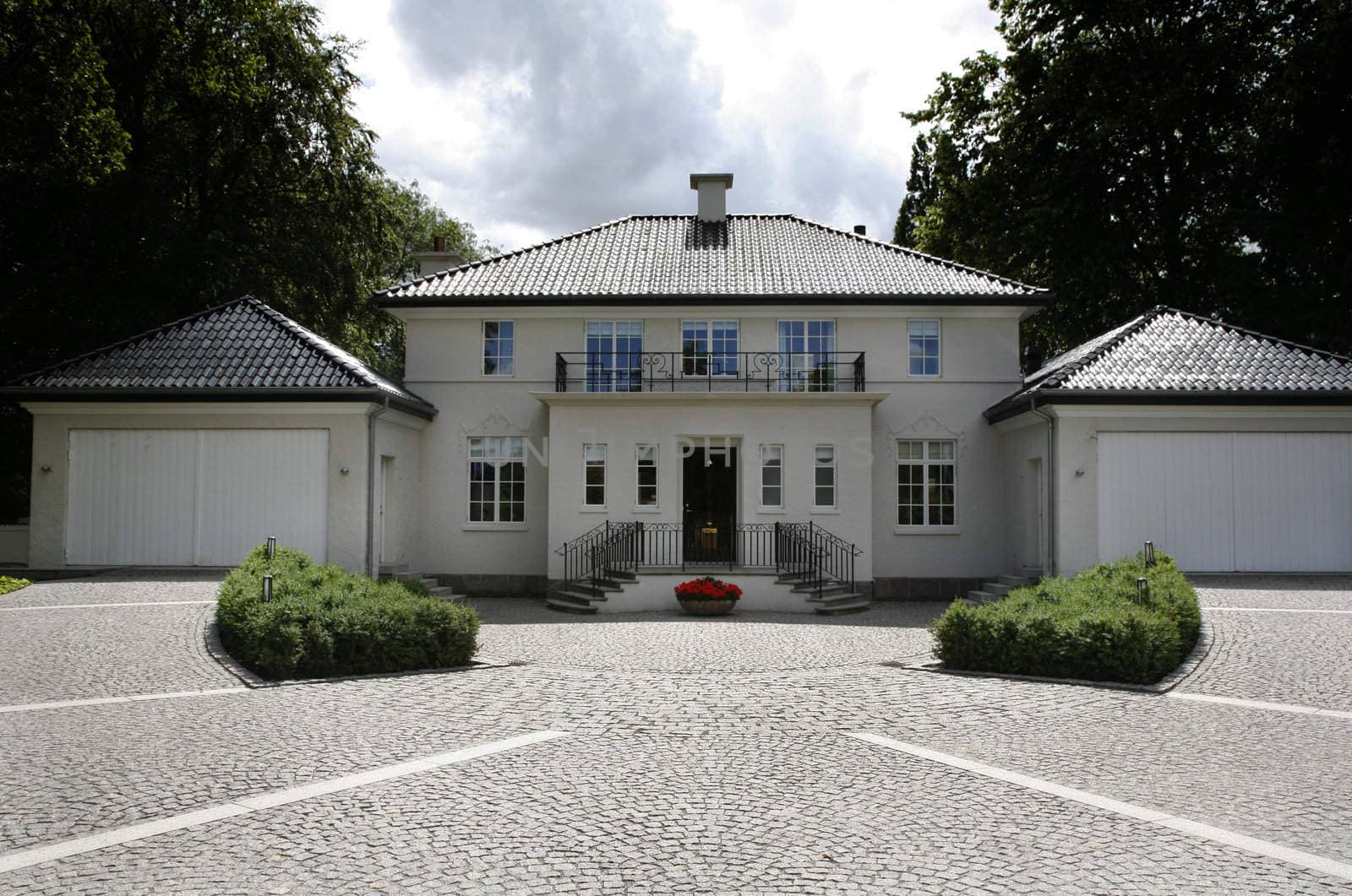 Old renovated upper class villa and nice driveway Denmark.