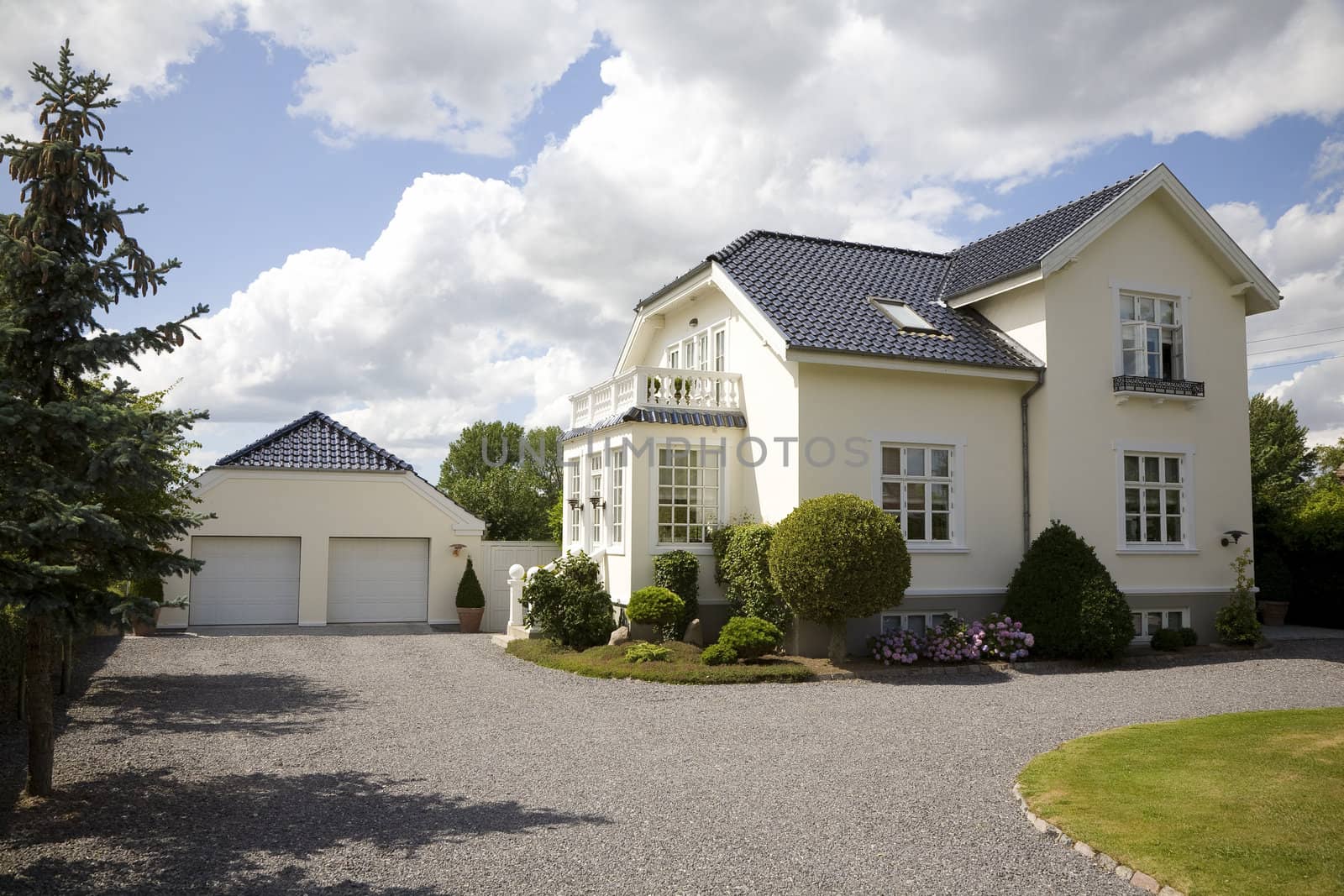 Old renovated villa and nice driveway Denmark.
