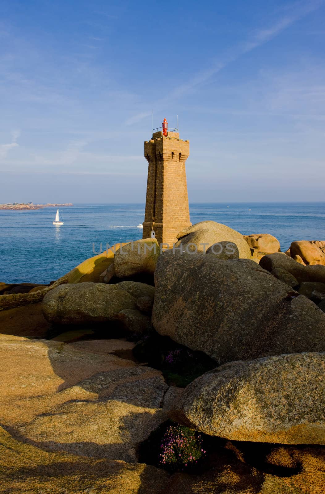 Pors Kamor lighthouse, Ploumanac'h, Brittany, France
