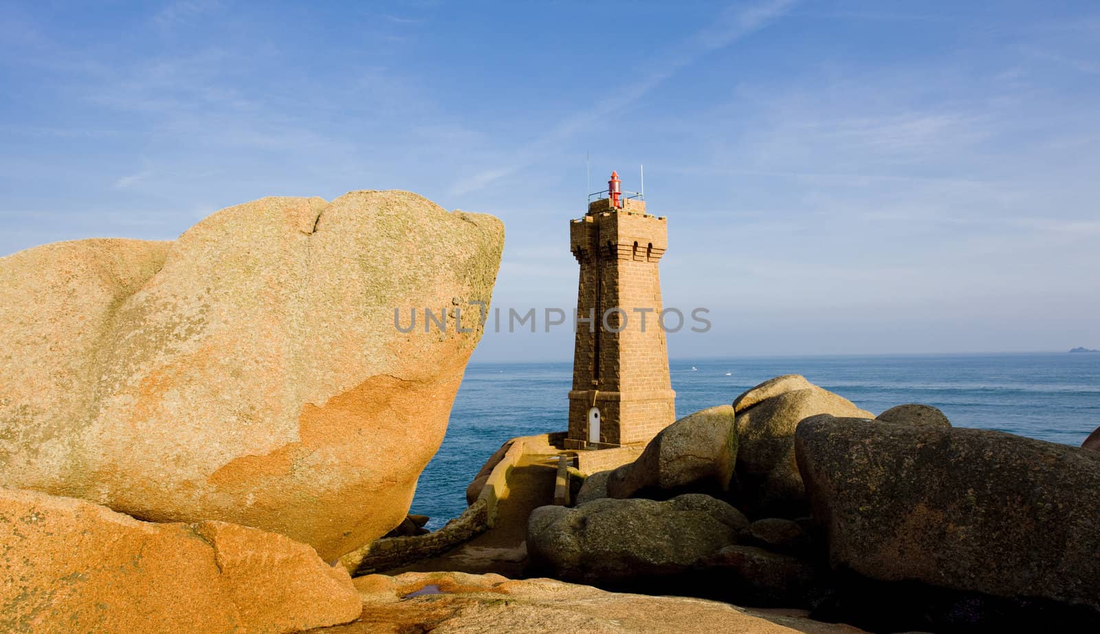 Pors Kamor lighthouse, Ploumanac''h, Brittany, France