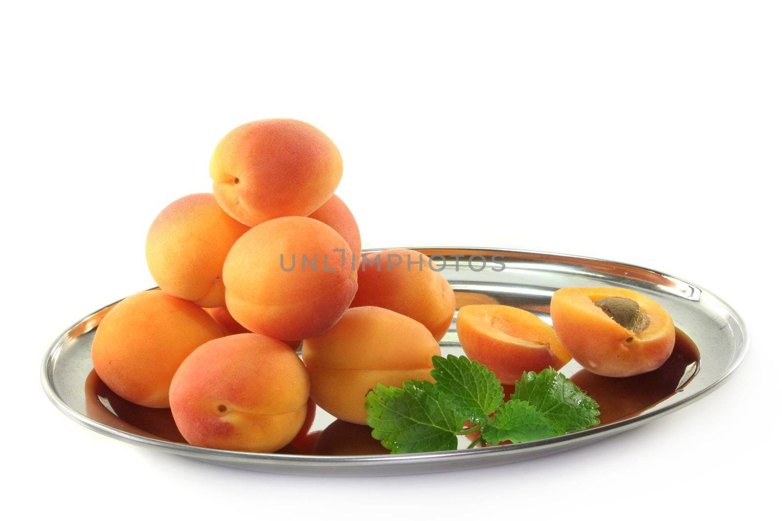 Apricots by silencefoto