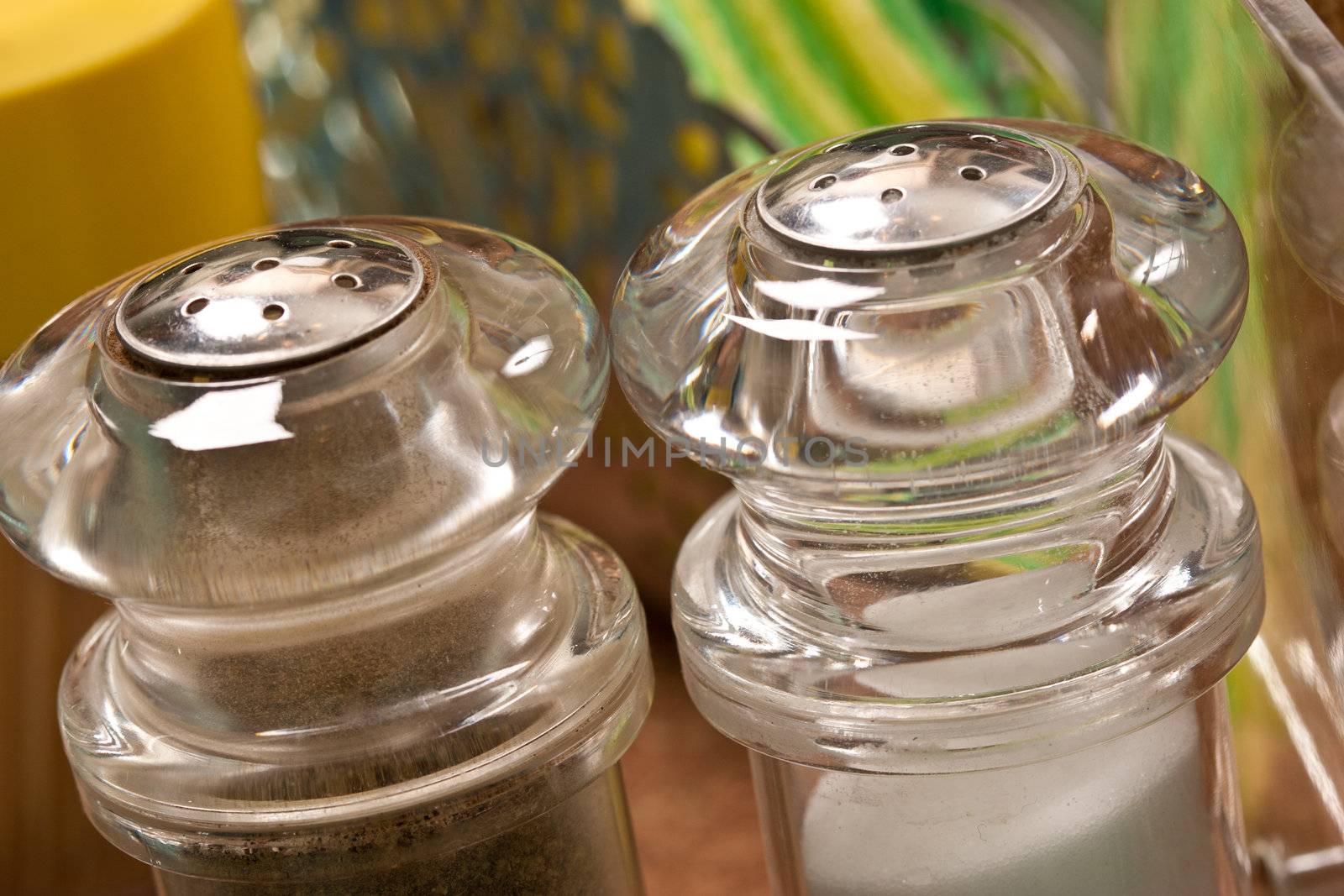 macro picture of salt cellar and pepper box