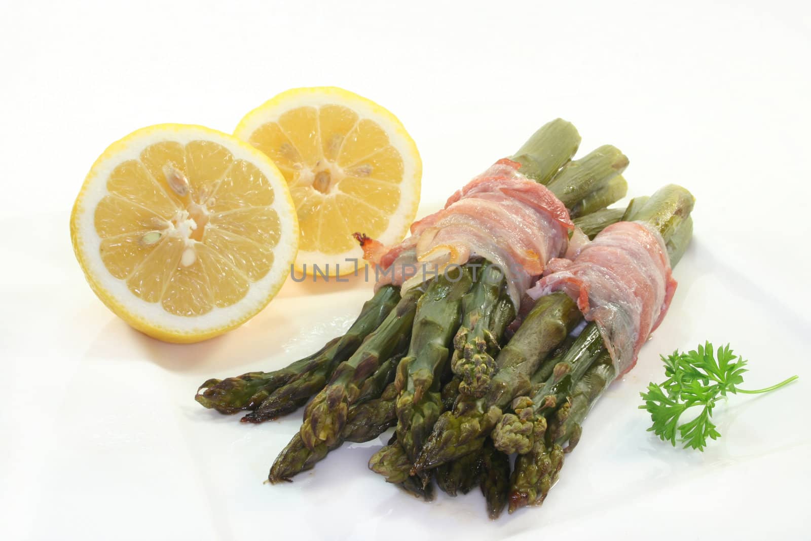 green asparagus with ham in the oven